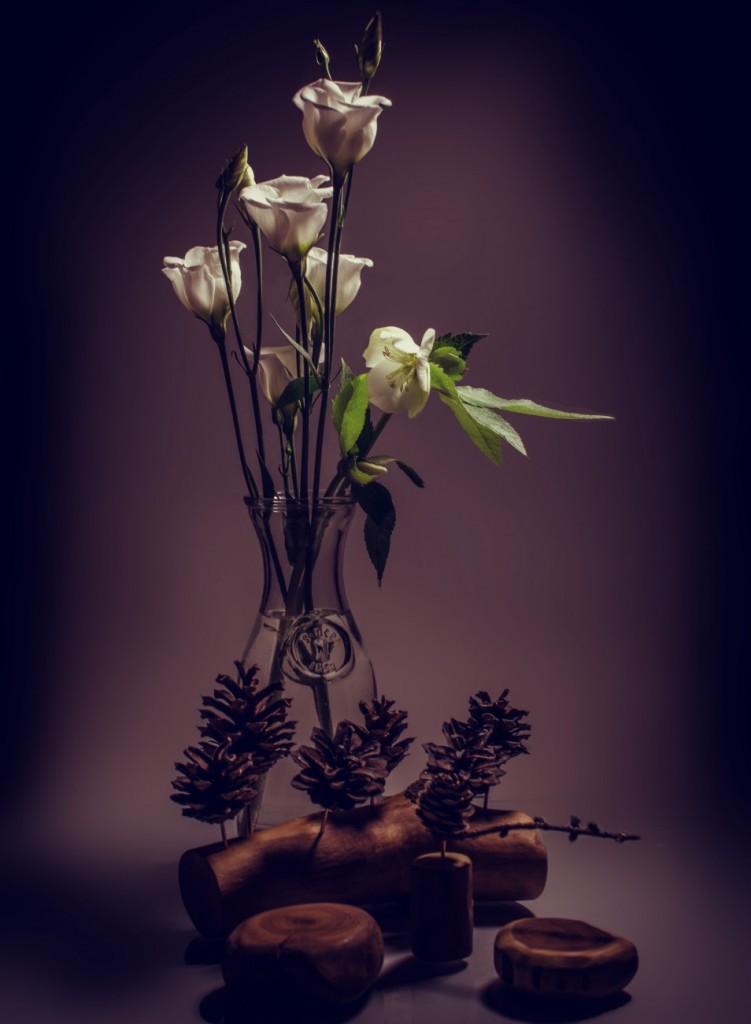 Holzkunst mit Blumendeko