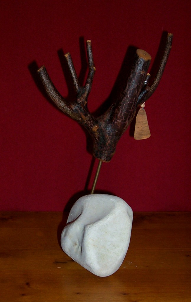 Schmuckbaum auf Feldstein