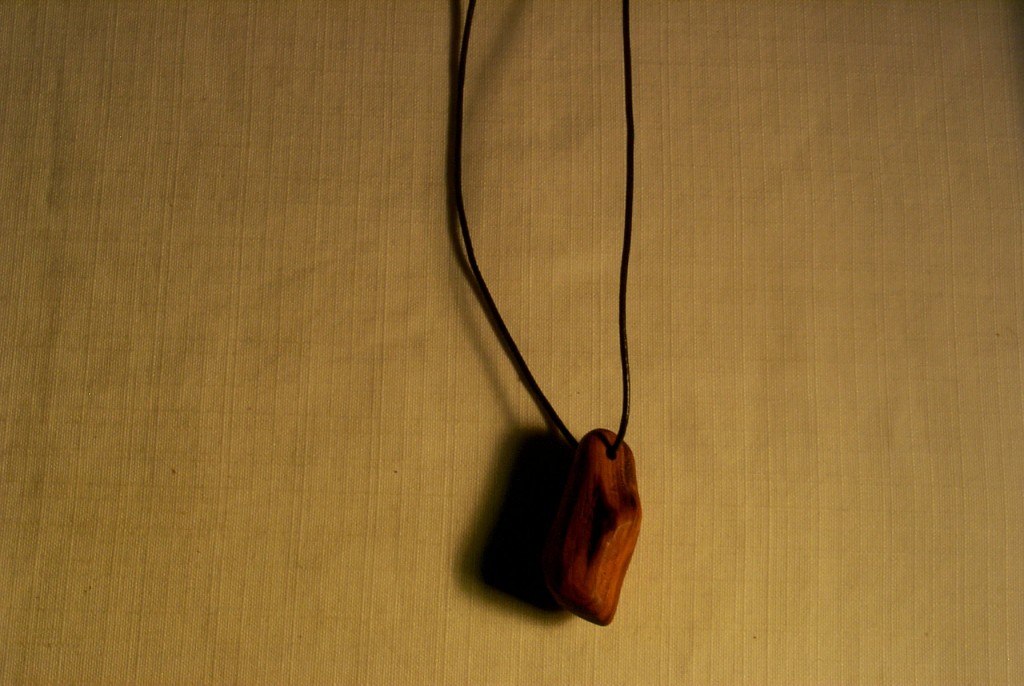 Kette aus Kirschholz