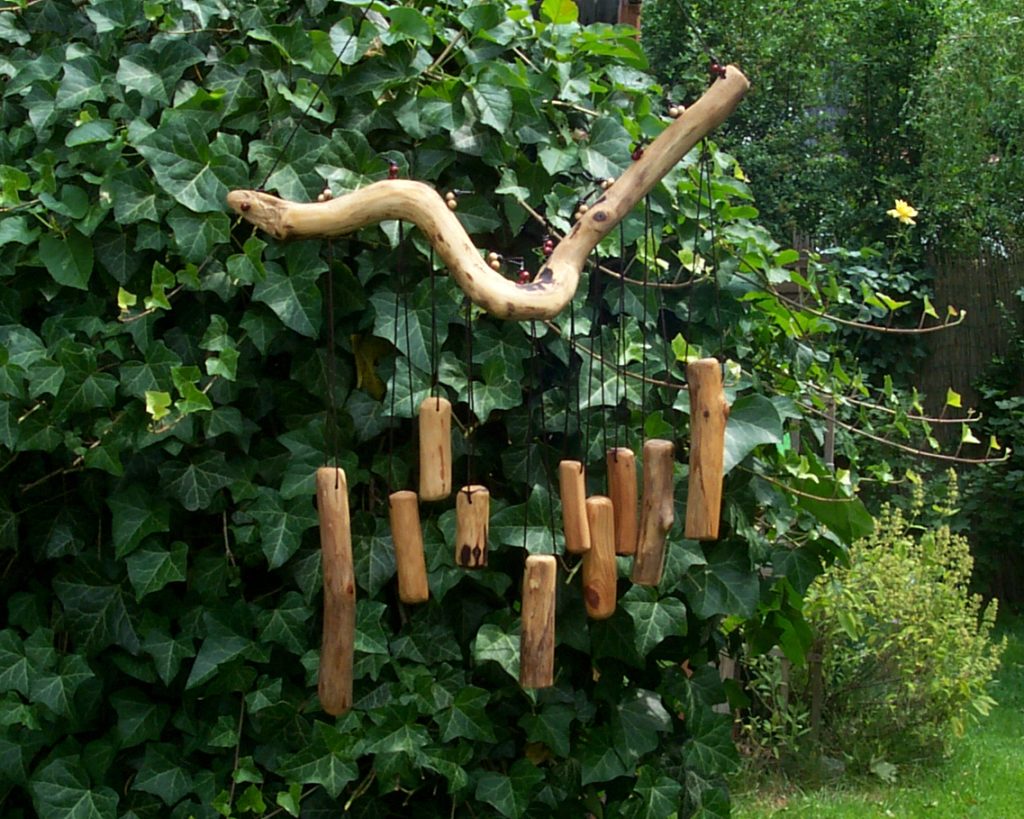 Windspiel mit Holzperlen