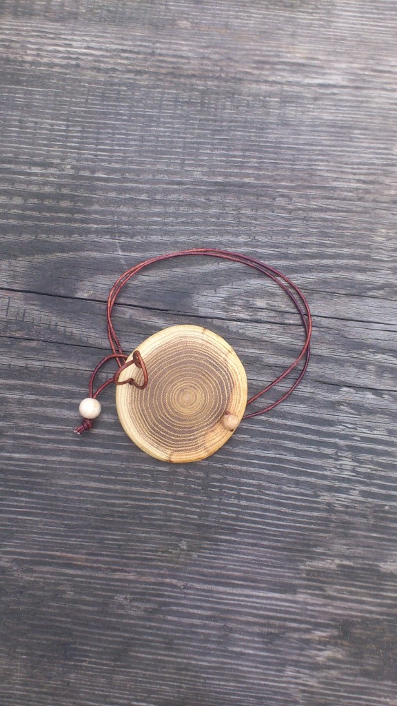 Armband aus Robinie