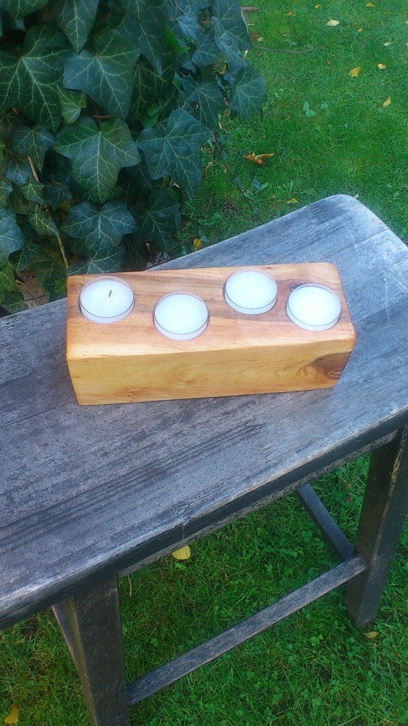 Leuchter für 4 Teelichter aus Buche Kernholz
