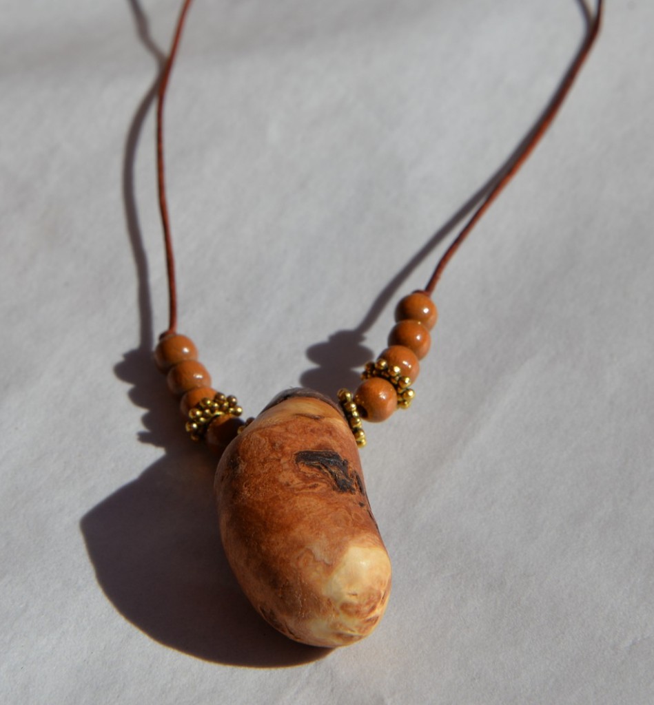 Kette mit Baumträne vom Ahorn