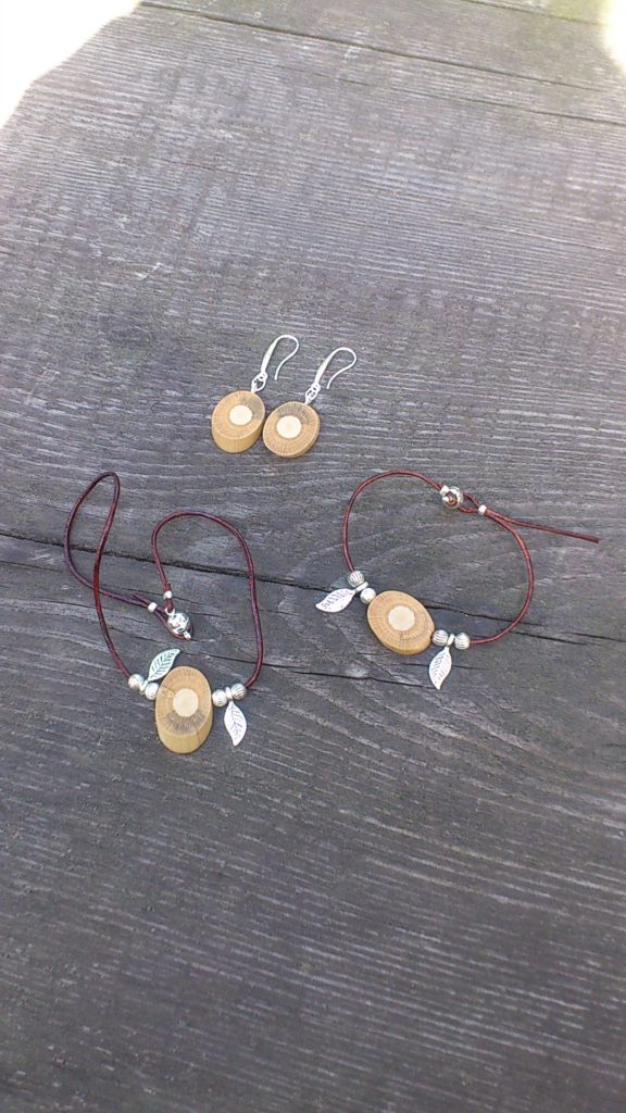 Ohrringe, Armband und Fußkettchen aus Rose