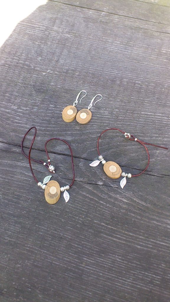 Ohrringe, Armband und Fußkettchen aus Rose