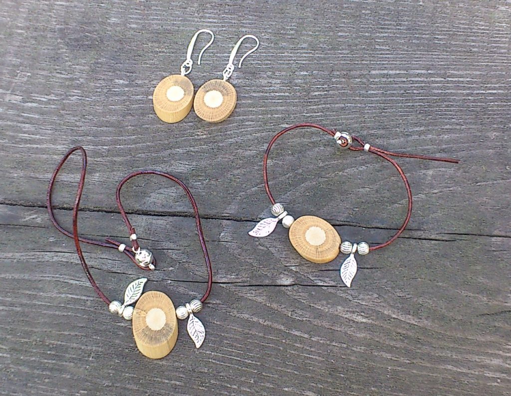 Ohrringe, Armband und Fußkettchen aus Rose