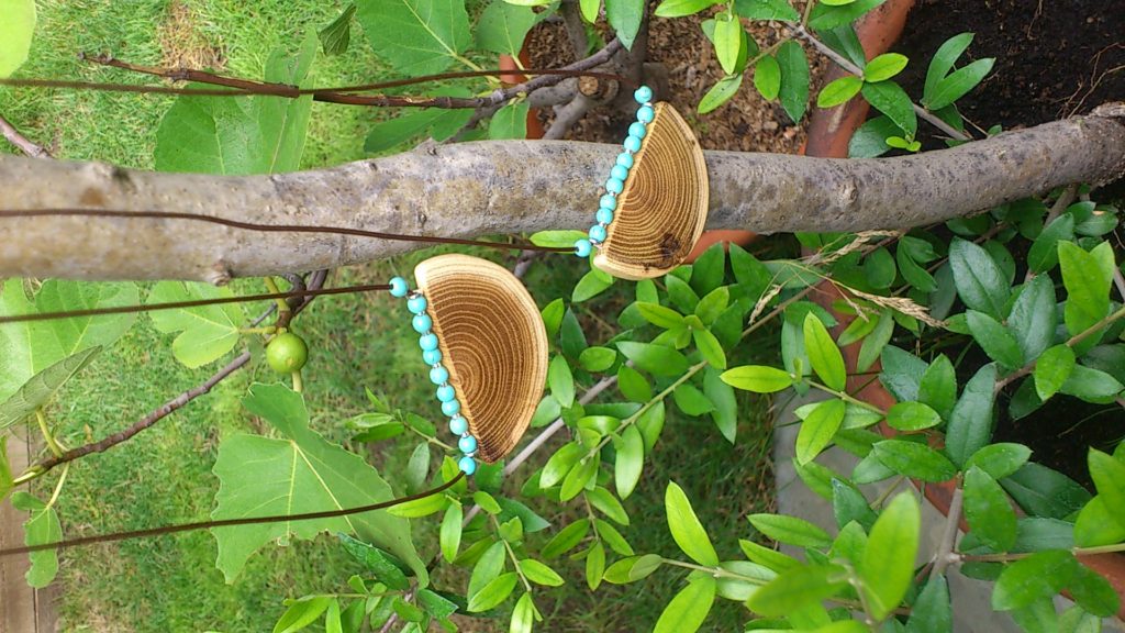 Kette mit Robinie und echten Türkisen, geölt