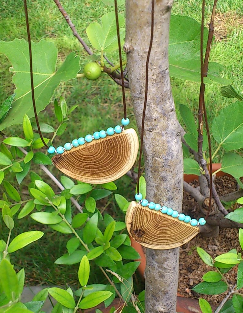 Kette mit Robinie und echten Türkisen, geölt