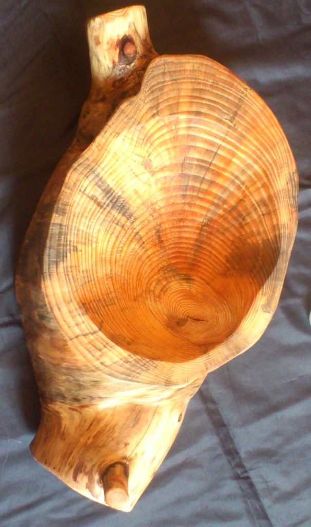 Große Schale aus Kiefer