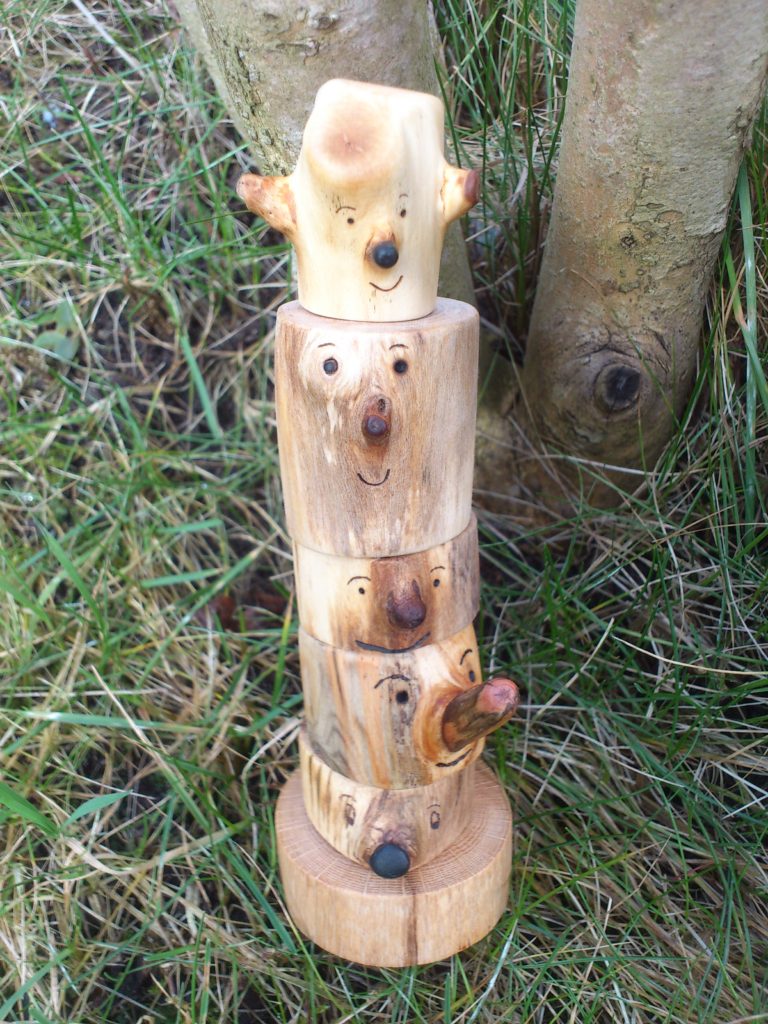 Steckspiel mit Gesichtern aus Eiche, Kiefer und Ahorn, Höhe 14 cm