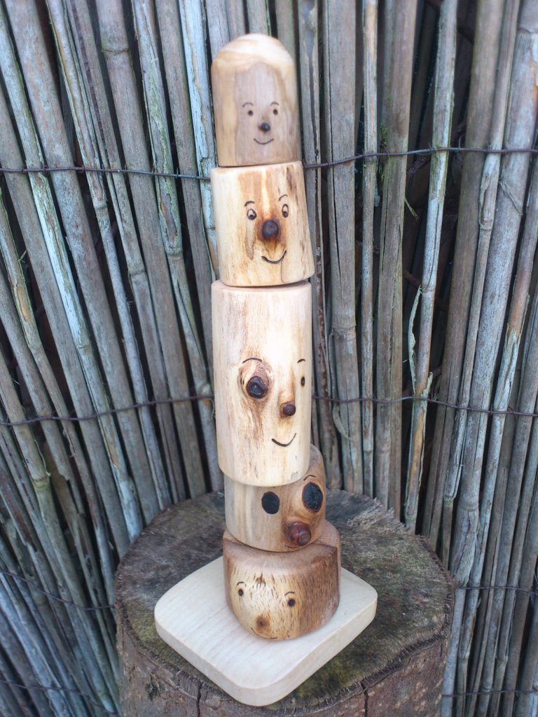 Steckspiel mit Gesichtern aus Eiche, Kiefer und Ahorn, Höhe 17 cm