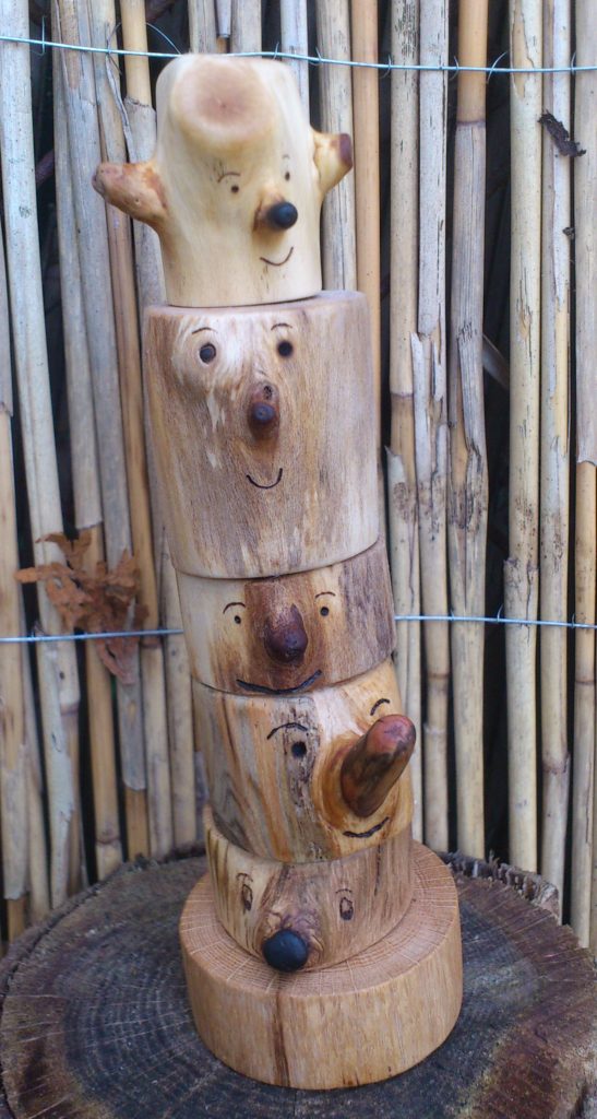 Steckspiel mit Gesichtern aus Eiche, Kiefer und Ahorn, Höhe 14 cm