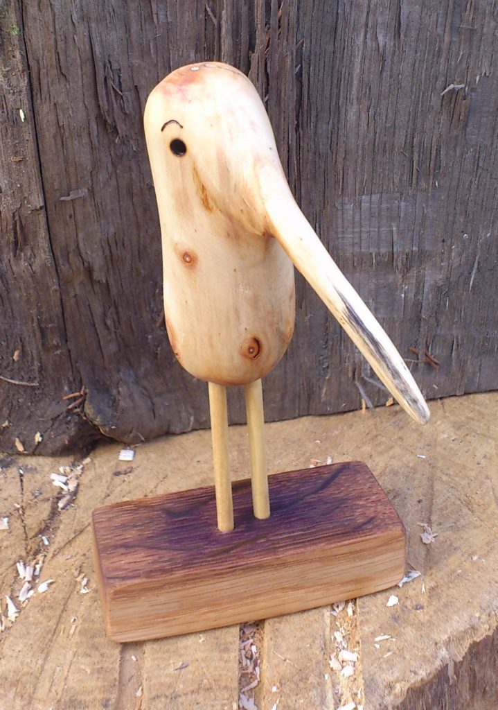 Vogel Nr. 5 auf einem Stück Eichendaube