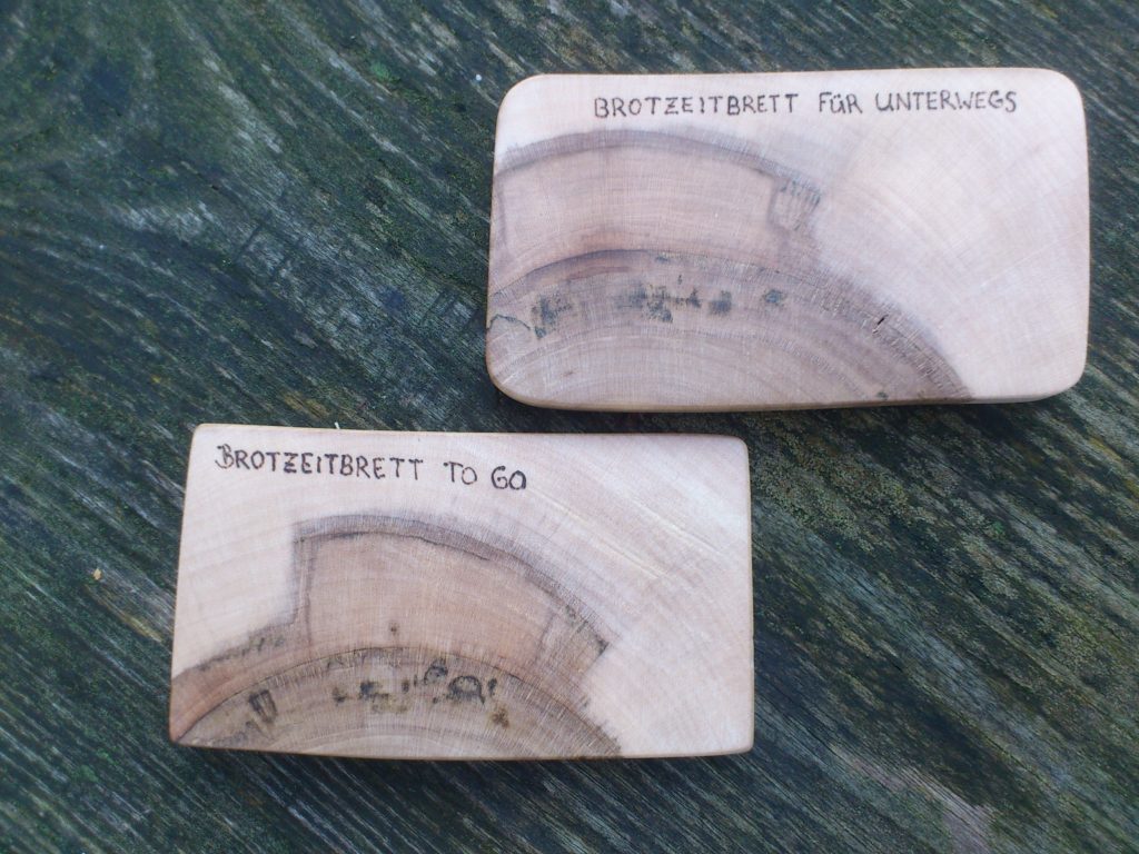 Brotzeitbrettchen für unterwegs zum Schneiden von Käse und Wurst, Buchenholz, ca. 9,5 x 5,5 cm