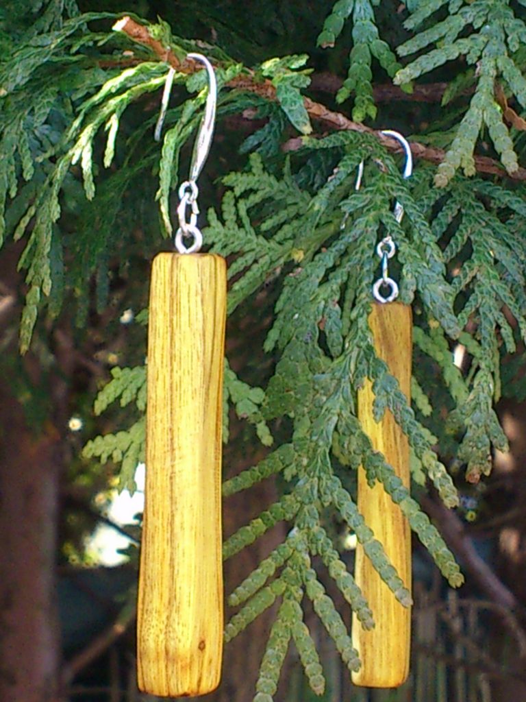 Ohrringe aus Perückenstrauchholz