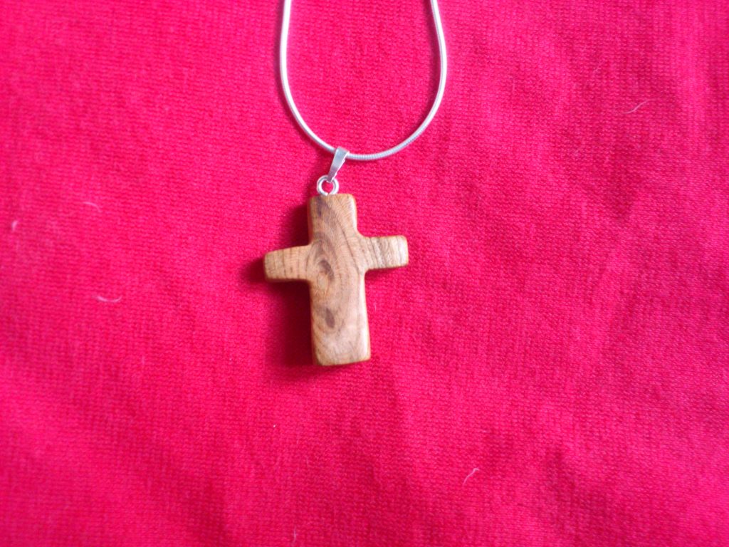 925-er-Sterlingsilberkette mit Antoniuskreuz aus Eichenholz