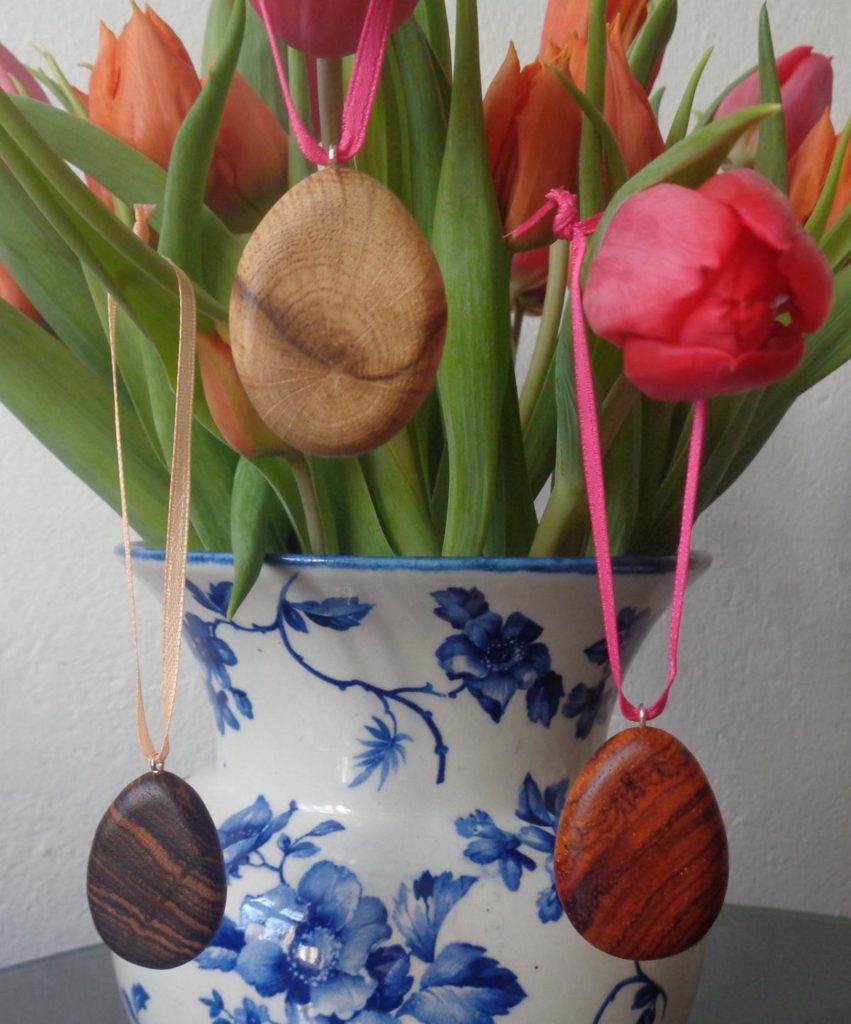 Anhänger aus Eiche, Bocote und Cocobolo für den Osterstrauß