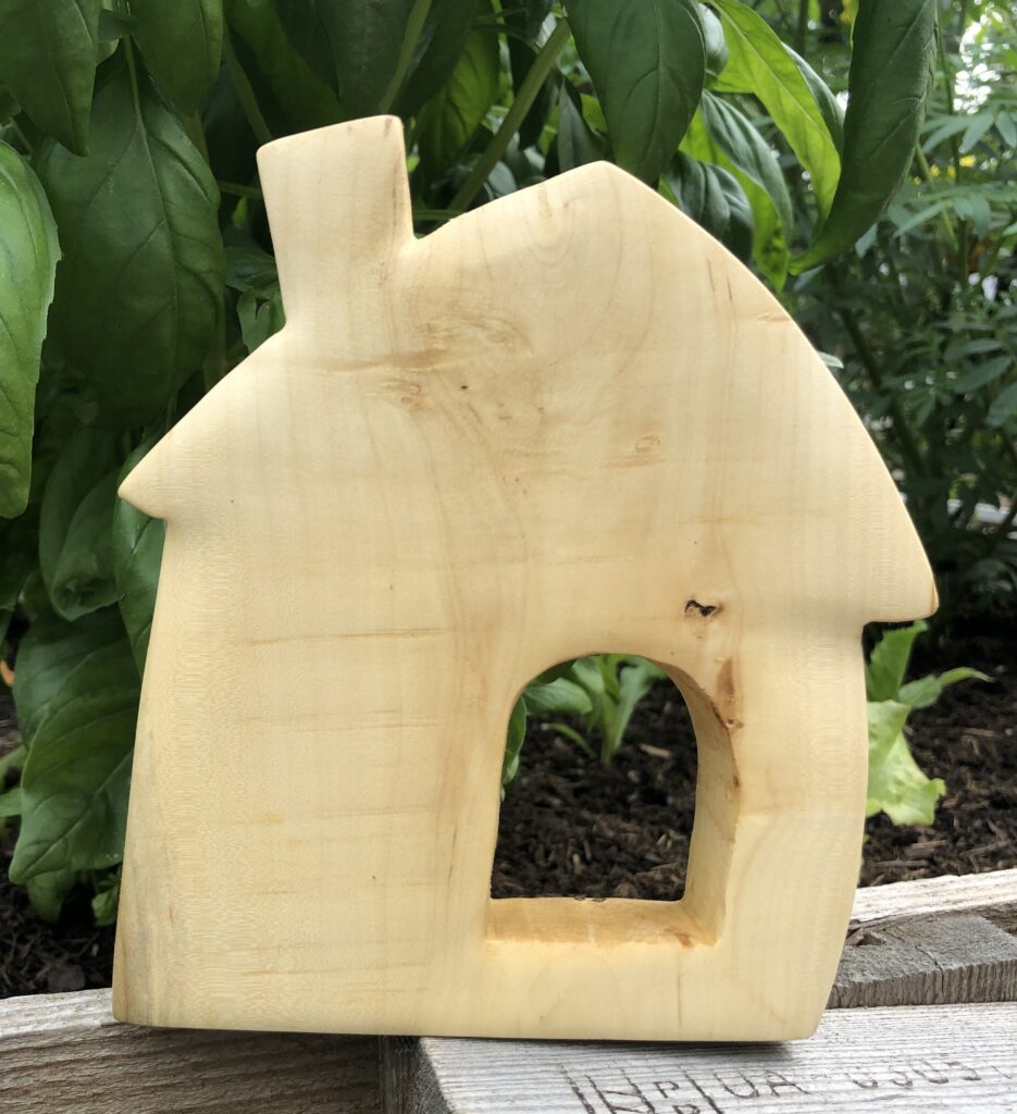 Deko-Haus aus Ahorn (Vorderansicht), 15 x 16 cm